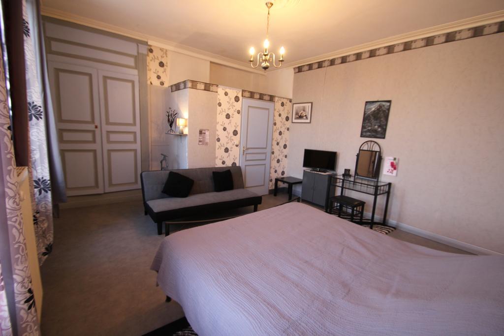 Domaine Des Roses Bed & Breakfast Vaudelnay Oda fotoğraf