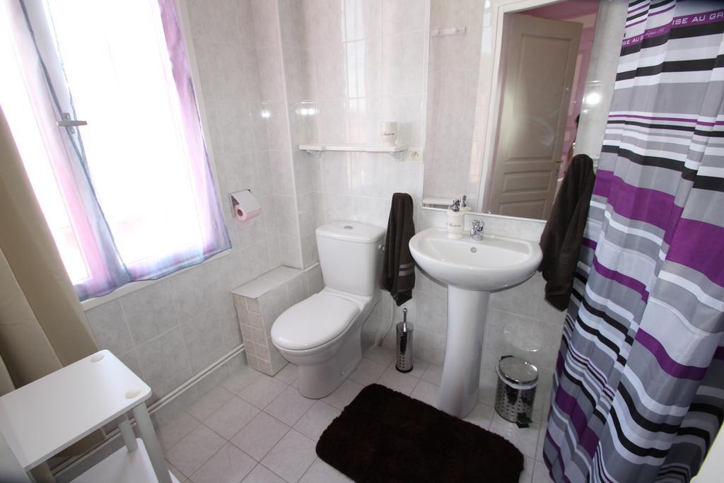 Domaine Des Roses Bed & Breakfast Vaudelnay Oda fotoğraf