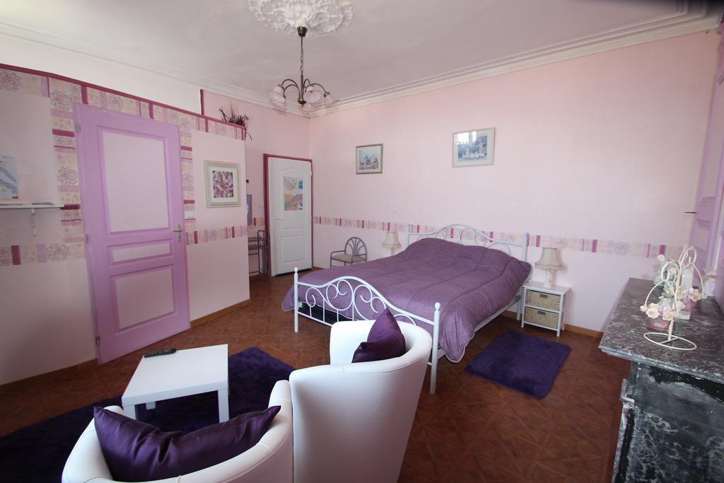 Domaine Des Roses Bed & Breakfast Vaudelnay Oda fotoğraf