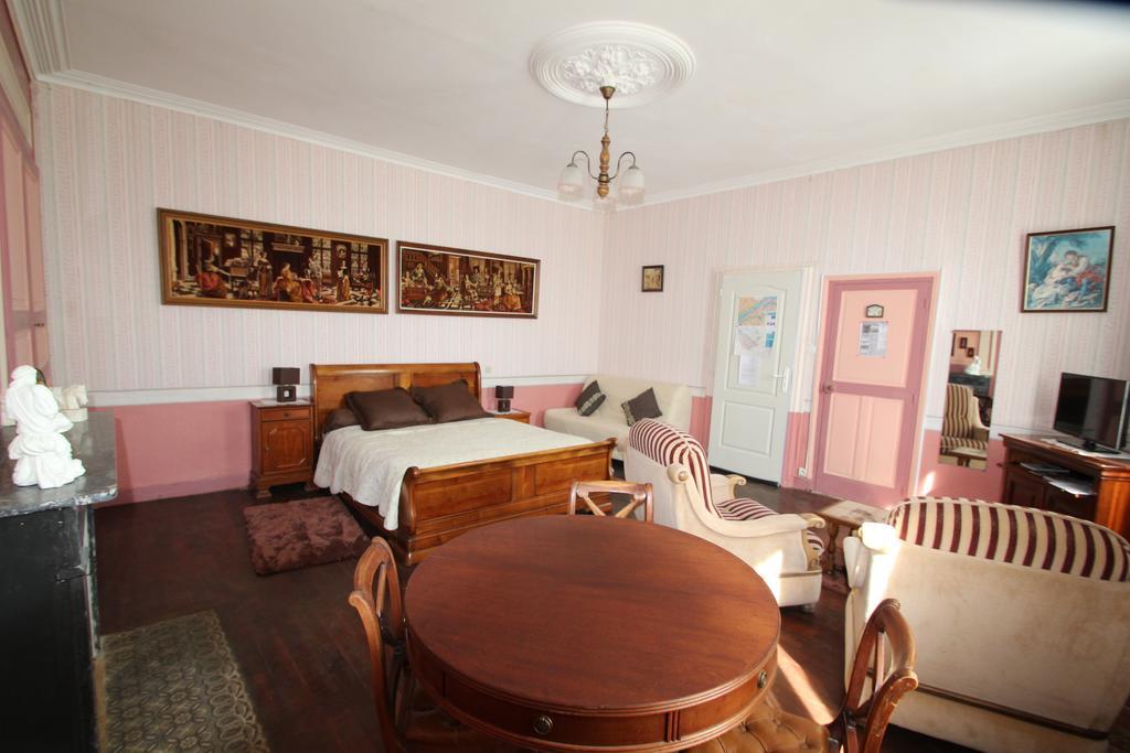 Domaine Des Roses Bed & Breakfast Vaudelnay Oda fotoğraf