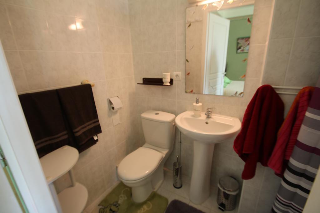 Domaine Des Roses Bed & Breakfast Vaudelnay Oda fotoğraf