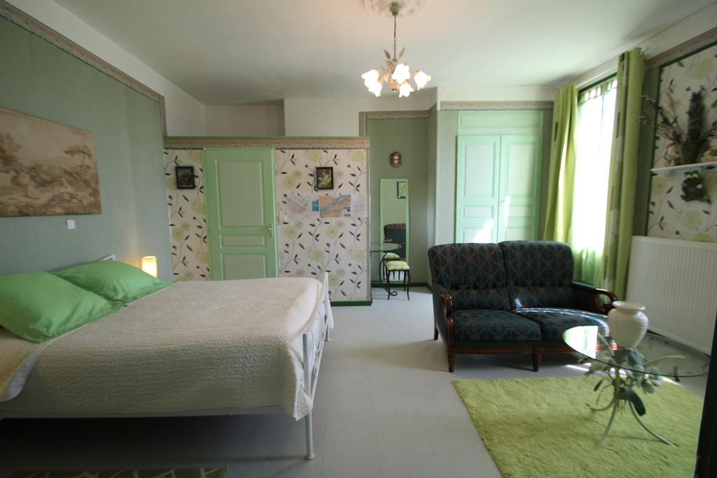 Domaine Des Roses Bed & Breakfast Vaudelnay Oda fotoğraf