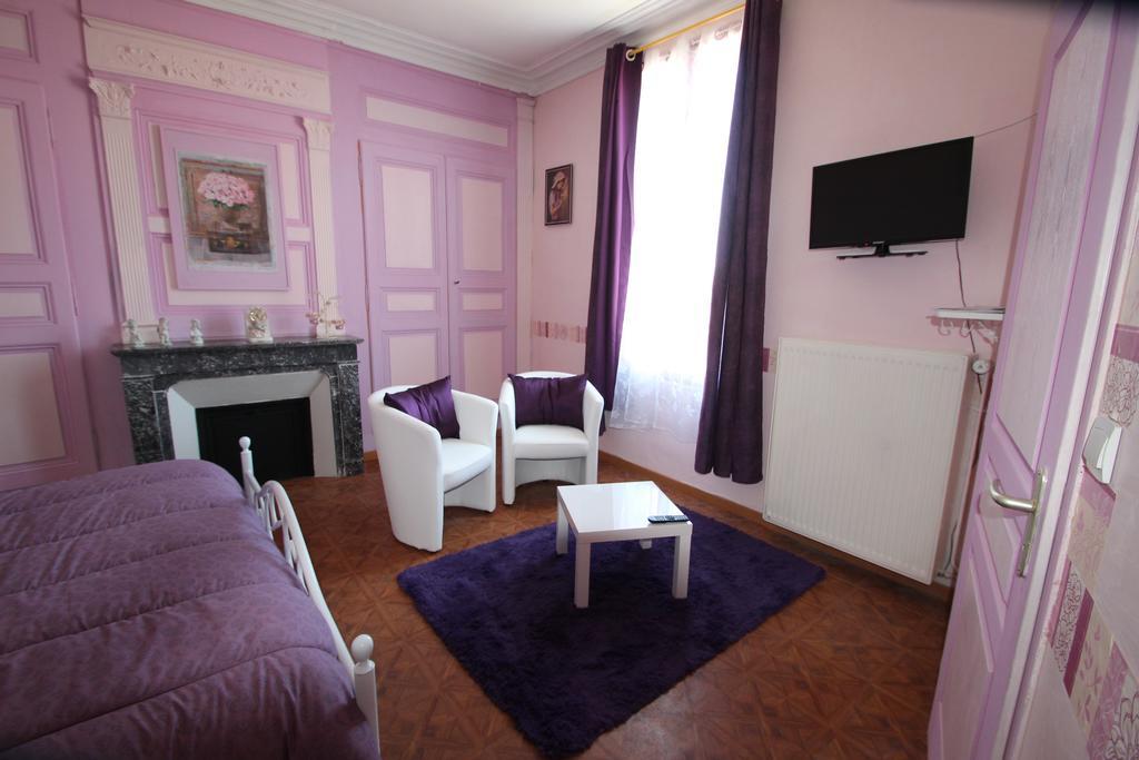 Domaine Des Roses Bed & Breakfast Vaudelnay Oda fotoğraf