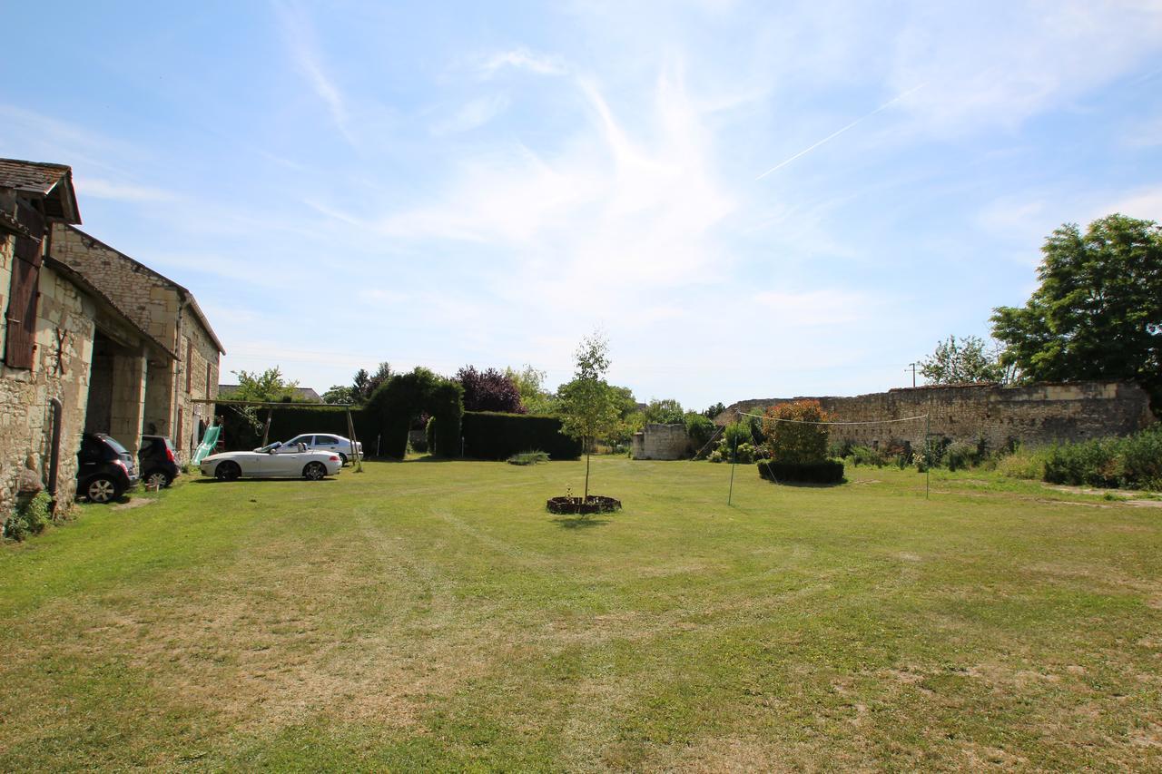 Domaine Des Roses Bed & Breakfast Vaudelnay Dış mekan fotoğraf